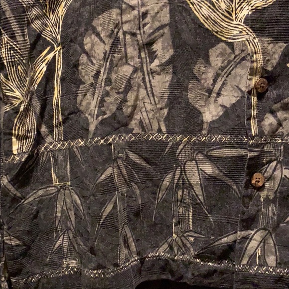 Tommy Bahama Men’s Hawaiian Shirt - Picture 2 of 5